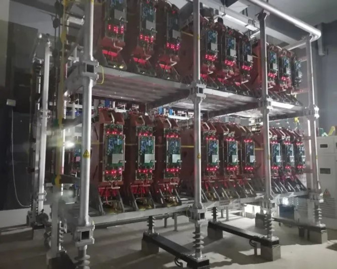The silicon carbide power electronic transformer on the project site continues to operate stably